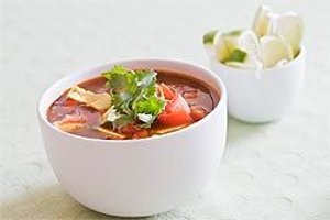 Овощной суп с колбасой
